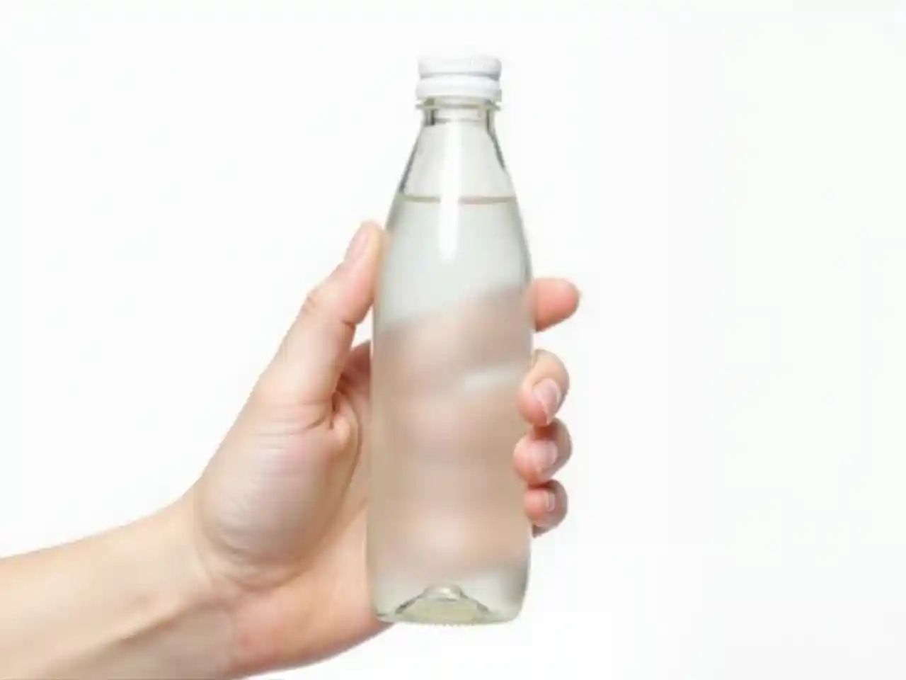 Mkono Unaoshikilia Chupa Iliyofumwa