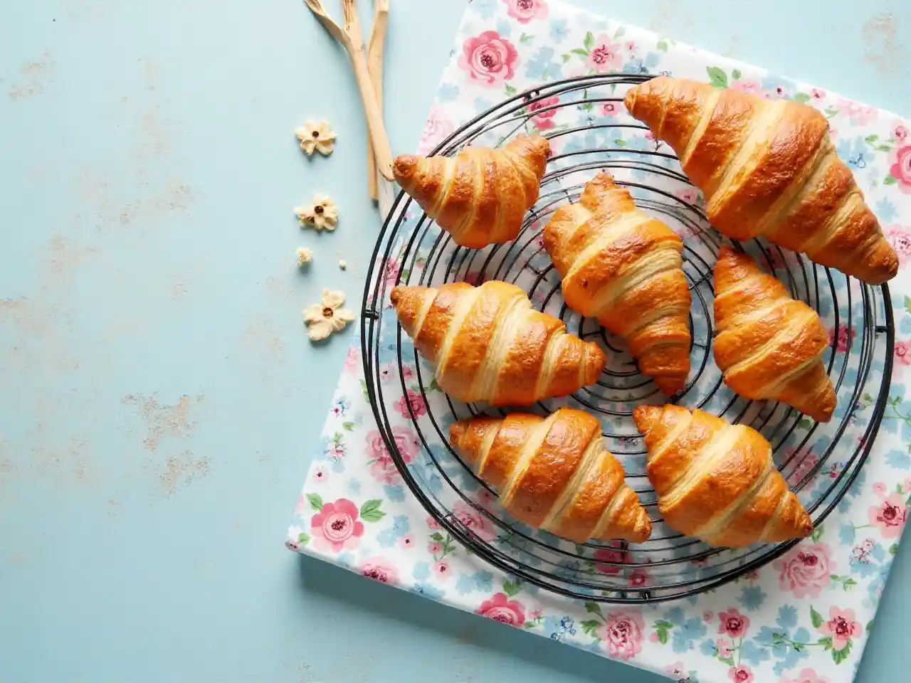 Kitabu cha Kupikia Croissants Banner ya Maua