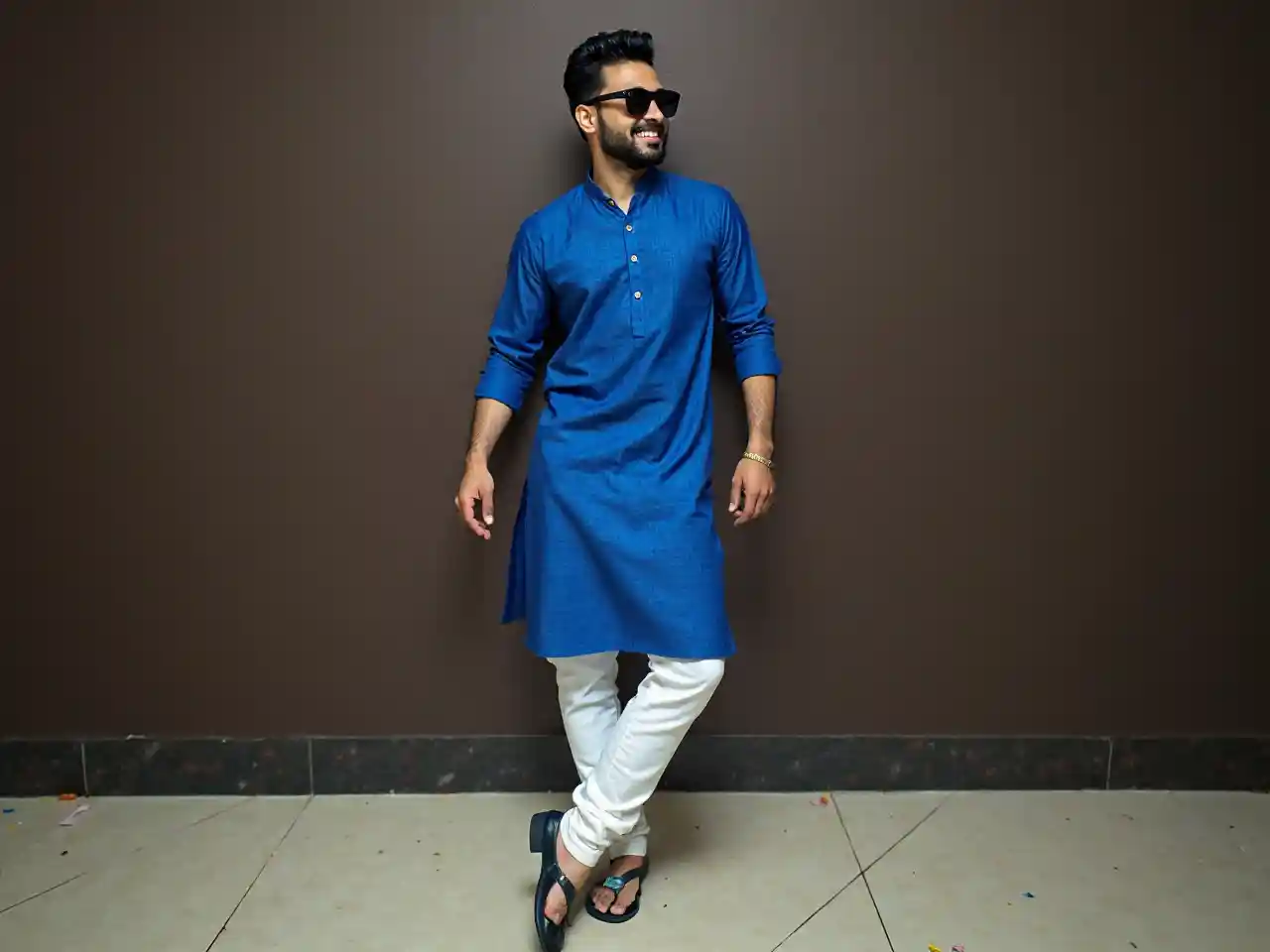 الشباب الواثق من نفسه